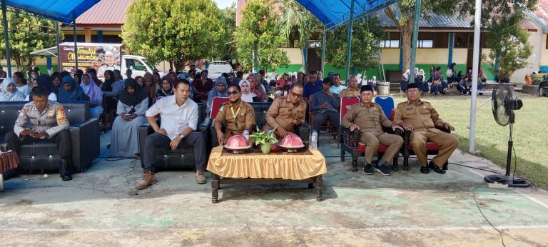 Karemuddin, W. Ket.I DPRD Lutra Hadiri Acara Penamatan Siswa Siswi UPT SMPN I Mappedeceng.