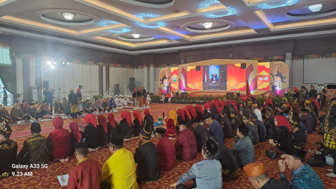 Dirbinmas Polda Sultra Hadiri Pengukuhan Dewan Pengurus Pusat Lembaga Adat Tolaki Periode 2025–2030