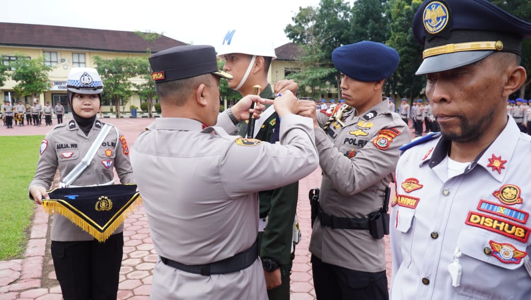 *Kapolda Sultra Pimpin Apel Operasi Patuh Anoa 2025, Fokus Wujudkan Tertib Lalu Lintas*
