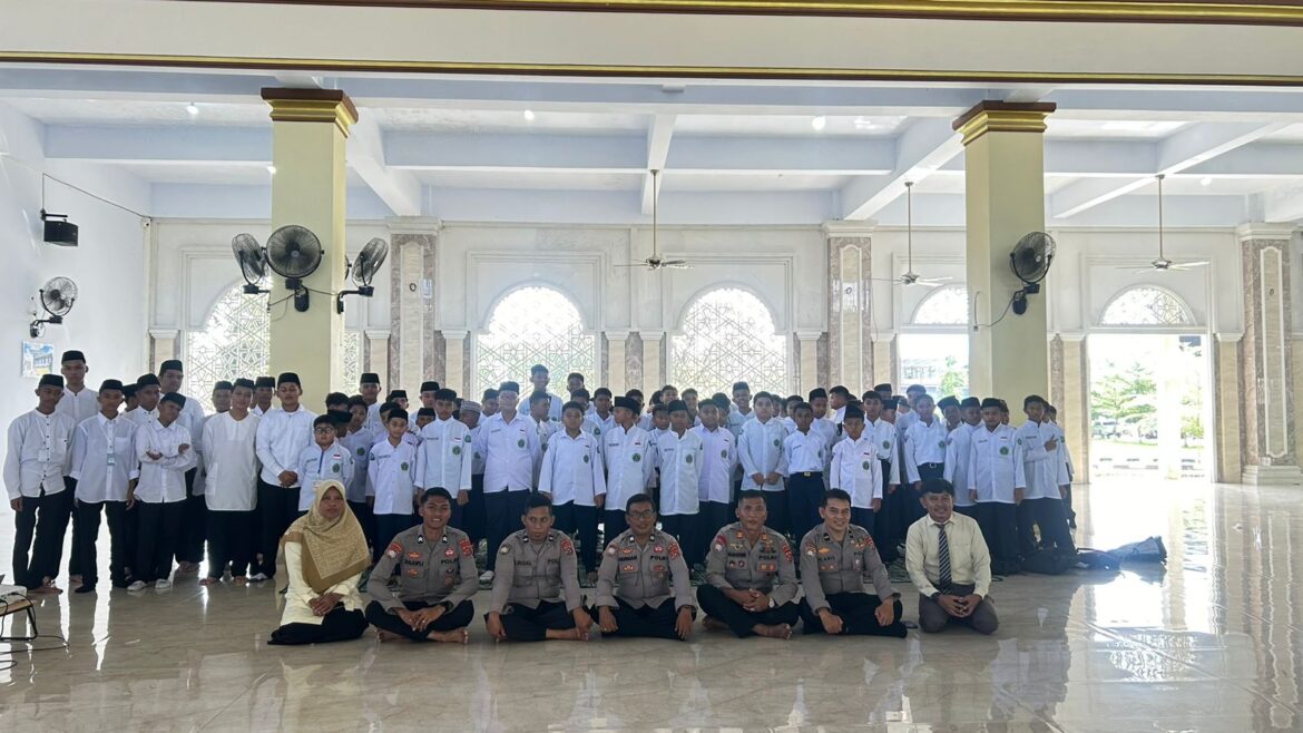 *Ditbinmas Polda Sultra Gelar Sosialisasi Pencegahan Bullying di Ponpes Ummusshabri Kendari*