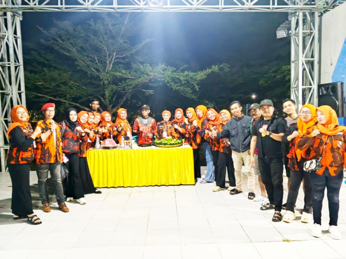 Dewi Bunda Ratu Rayakan Ulang Tahun Penuh Kebersamaan di Alun-alun Kota Barru Bersama Pemuda Pancasila