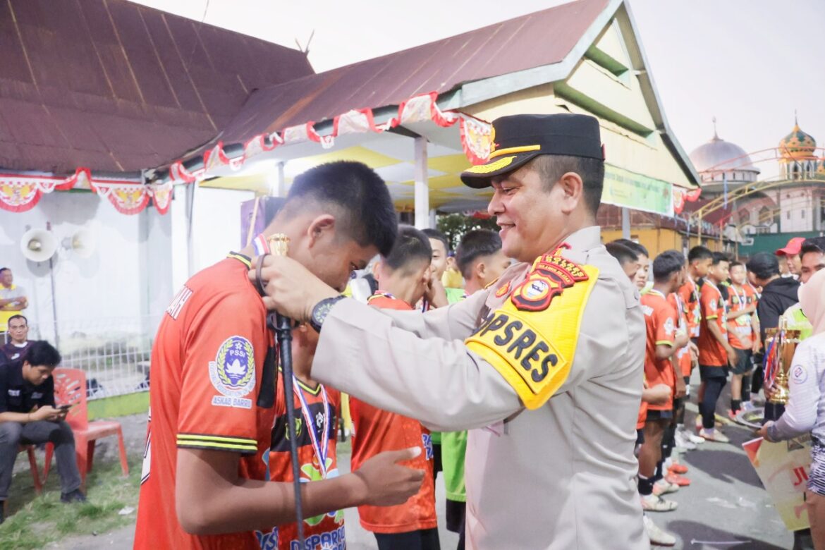 SSB Hibridah Keluar Sebagai Pemenang Kategori U-12, AKBP Ananda Fauzi Harahap Kalungkan Medali Emas