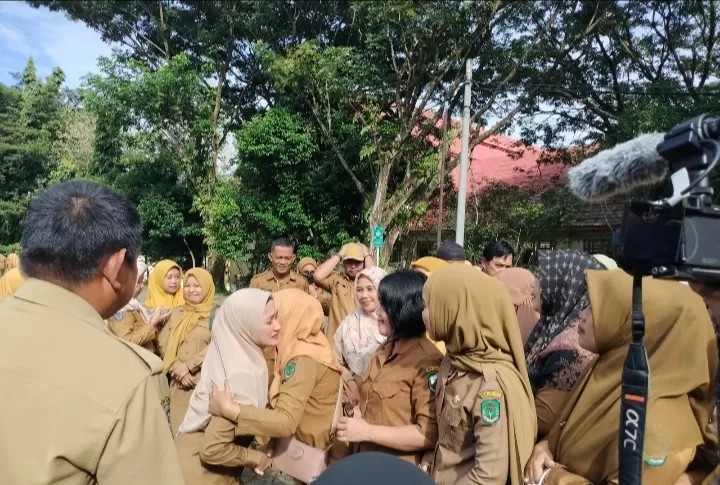Hari Terakhir, Indah Pimpin Apel Pagi : Pemimpin Itu Datang dan Pergi, tetapi Pemerintahan Harus Terus Berlanjut.