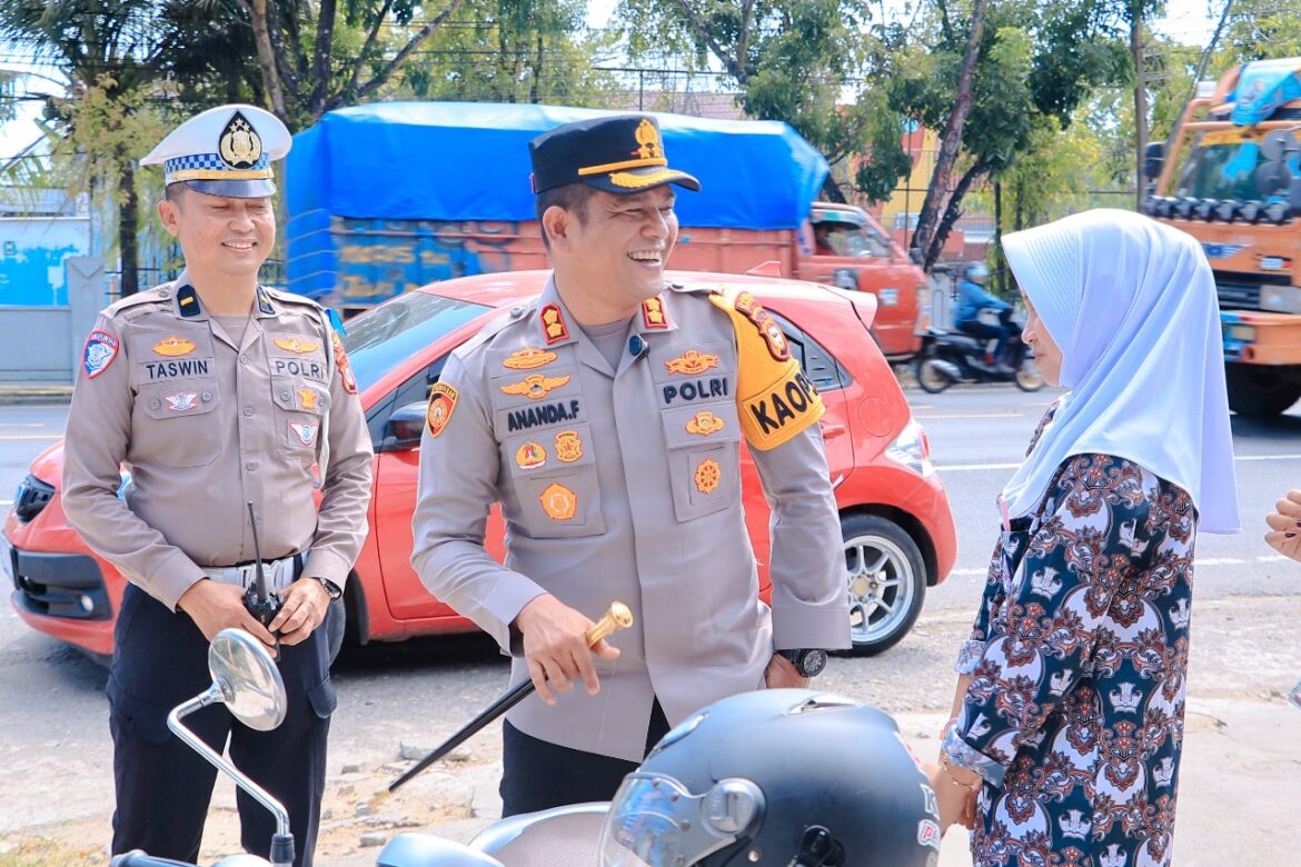 Pastikan Seluruh Personil yang Bertugas Jalankan Operasi Secara Humanis, AKBP Ananda Fauzi Harahap Cek Langsung ke Lapangan