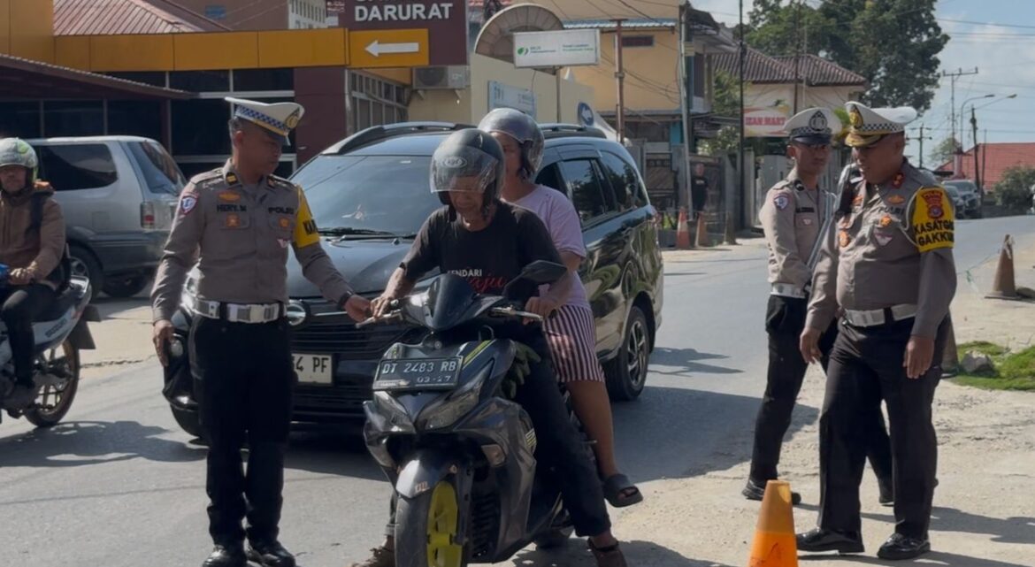 Puluhan Kendaraan Terjaring Razia Ditlantas Polda Sultra di Depan RS Bhayangkara