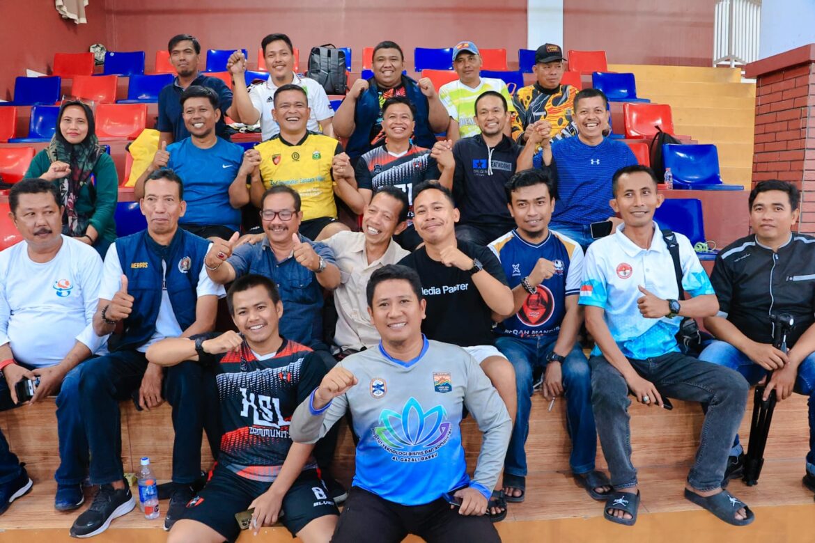 Kapolres Barru Pererat Silaturahmi dengan Wartawan Barru Lewat Mini Soccer di Parepare