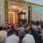 Kiai Marzuki Mustamar Beri Tausiyah di Polda Sultra: "Jaga Keamanan agar Syariat Bisa Dijalankan dengan Tenang Kiai Marzuki Mustamar Beri Tausiyah di Polda Sultra: "Jaga Keamanan agar Syariat Bisa Dijalankan dengan Tenang