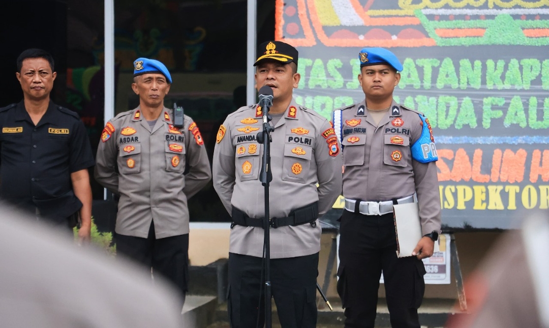 Kapolres Barru AKBP Ananda Fauzi Harahap Beri Arahan dan Petunjuk Pada Apel Perdana