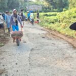 Gotong Royong Akrab di Desa Lampoko: Warga RT 05 dan Desa Balusu Bersatu Membangun! Gotong Royong Akrab di Desa Lampoko: Warga RT 05 dan Desa Balusu Bersatu Membangun!