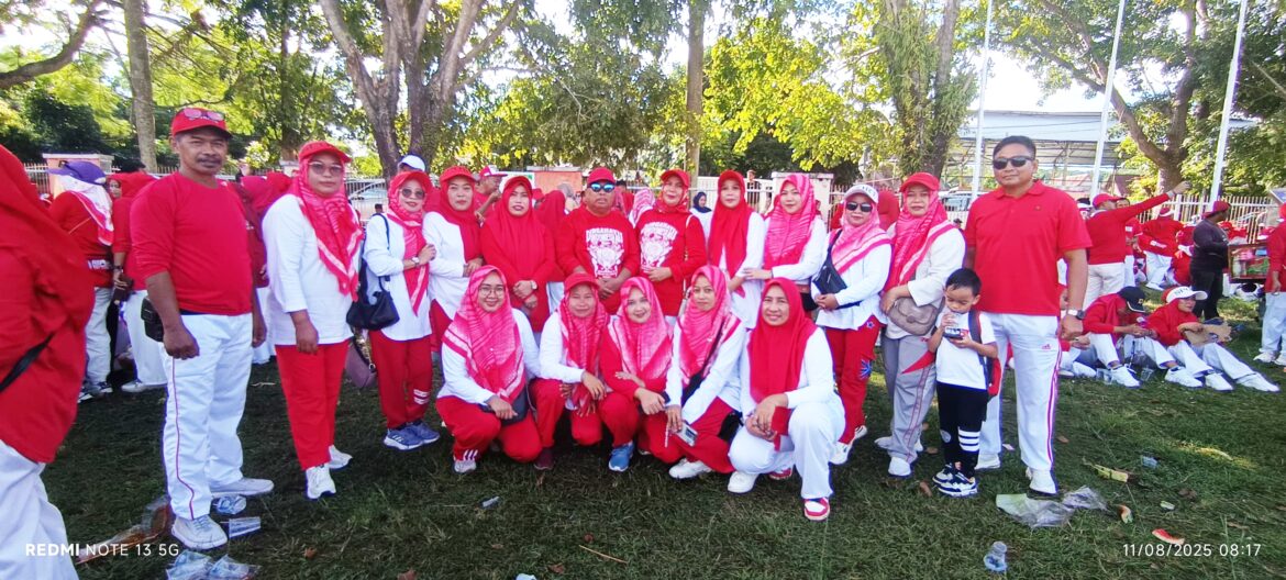 Senam Massal Meriahkan HUT RI ke-80, Lurah dan Staf Kelurahan Sumpang Binangae Turut Berpartisipasi