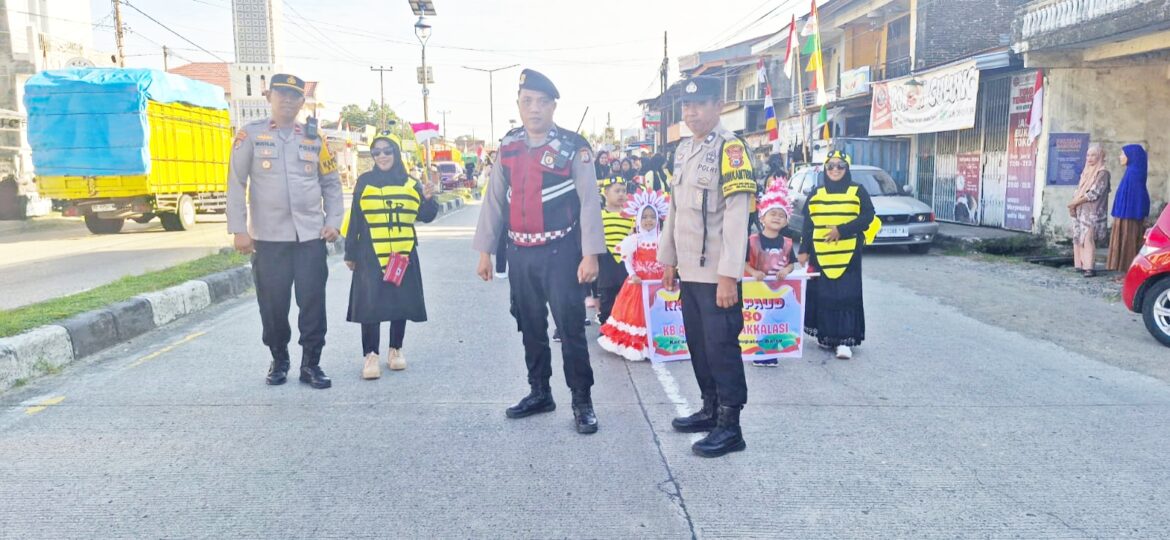 ​Ribuan Anak di Balusu Ikut Karnaval HUT RI, Kapolsek: Kami Siap Kawal Hingga Selesai