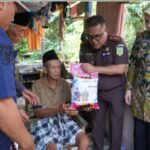 Kejari Barru Gelar Bakti Sosial dan Anjangsana, Rayakan HUT Kejaksaan ke-80 Kejari Barru Gelar Bakti Sosial dan Anjangsana, Rayakan HUT Kejaksaan ke-80