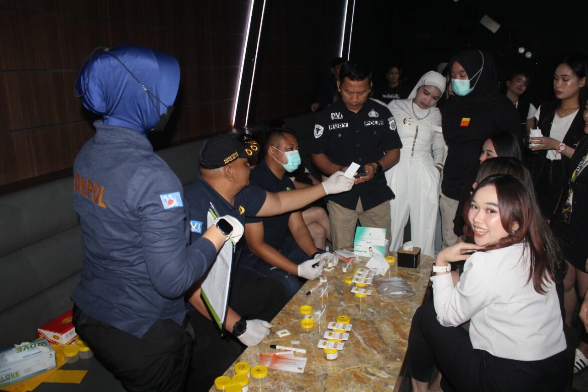 POLDA SULTRA GELAR RAZIA TEMPAT HIBURAN MALAM, AJAK MASYARAKAT JAUHI NARKOBA DEMI MASA DEPAN GENERASI