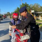 Semarak Merah Putih: Brimob Polda Sultra Bagikan dan Pasangkan Bendera kepada Pengguna Jalan Sambut HUT RI ke-80 Semarak Merah Putih: Brimob Polda Sultra Bagikan dan Pasangkan Bendera kepada Pengguna Jalan Sambut HUT RI ke-80