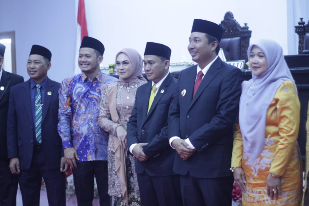 Bupati Andi Abdullah Rahim Menghadiri, Pelantikan Husain SE. Jadi Ketua DPRD Luwu Utara, Gantikan Almarhum Amir Machmud.