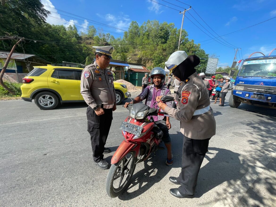 Ditlantas Polda Sultra Gelar “Gerakan Polantas Menyapa” Meriahkan HUT RI ke-80 di Kendari