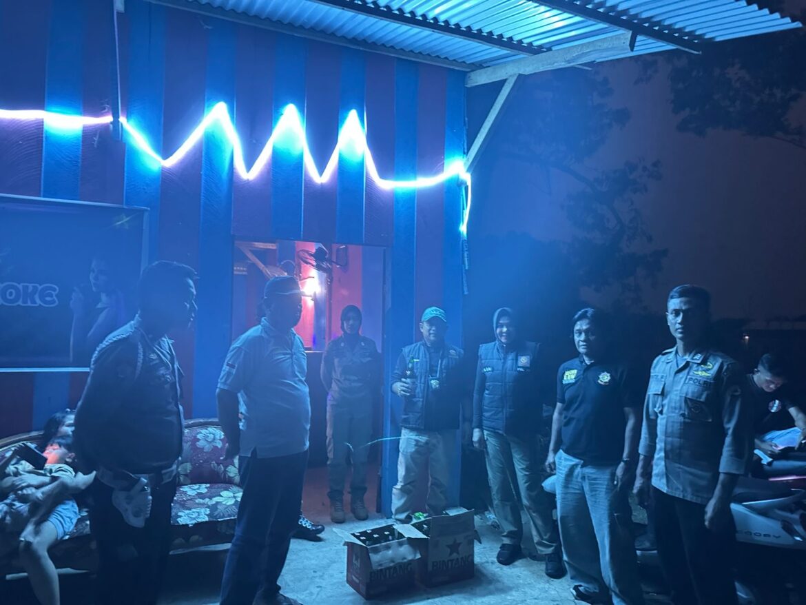 Polsek Sukamaju Dampingi Satpol PP Tertibkan Penjualan Miras Ilegal di Cakaruddu