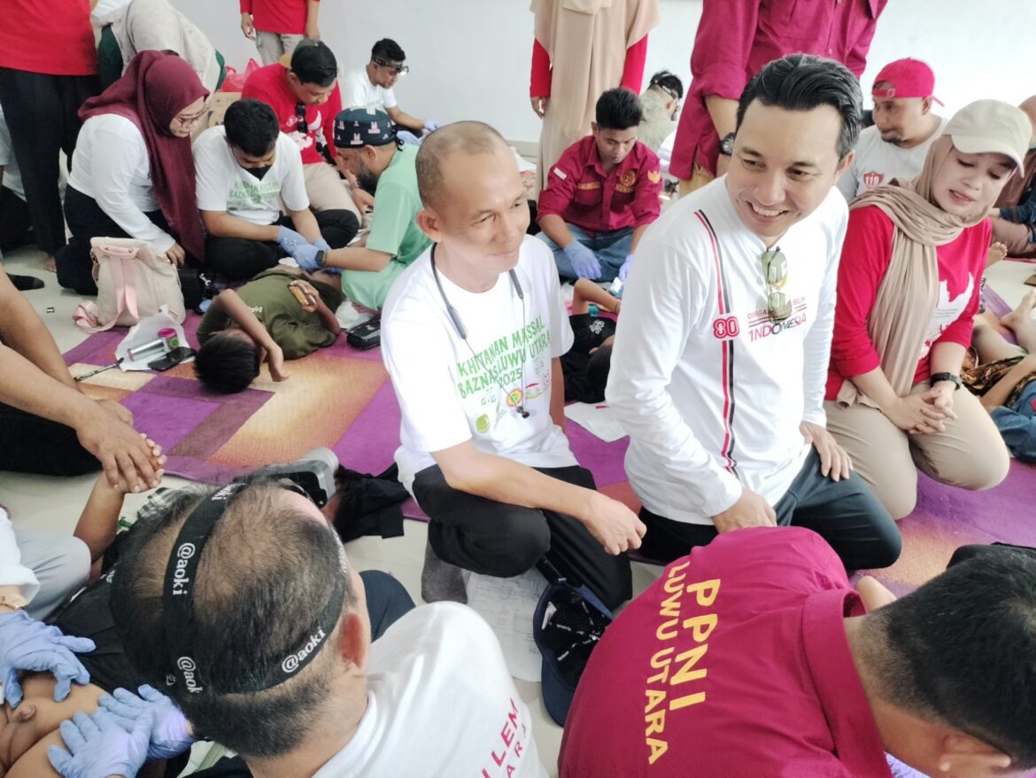 Bupati Andi Rahim, Pantau Langsung Khitanan Massal Di Kantor BAZNAS Luwu Utara.