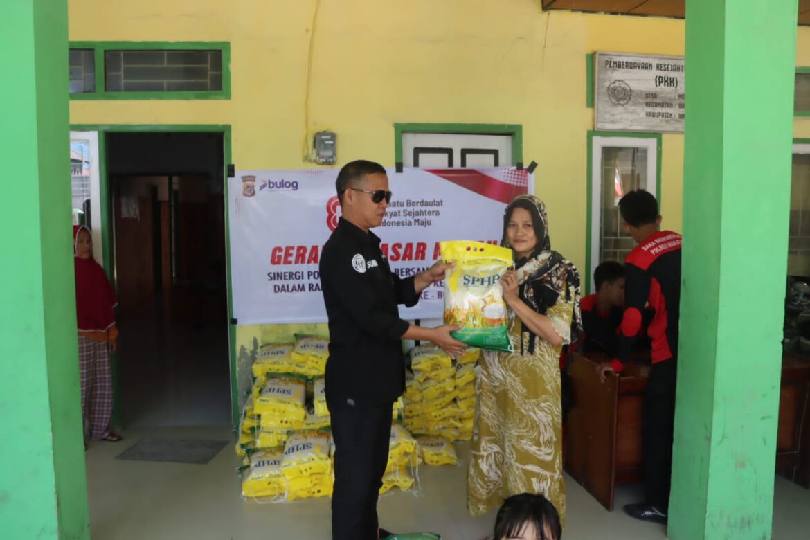 *Polres Wakatobi dan Perum Bulog Gelar Pasar Murah Sambut HUT ke-80 RI*