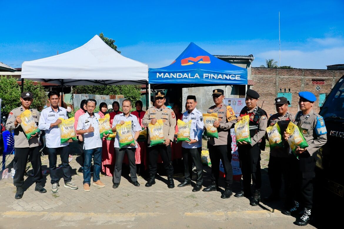 ​Peduli Warga, Polres Barru Jual 7,9 Ton Beras Murah dalam Rangka Stabilisasi Harga Pangan