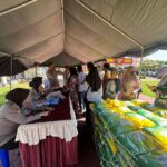 *Polda Sultra dan Bulog Gelar Gerakan Pangan Murah, Masyarakat Kendari Antusias Berbelanja* *Polda Sultra dan Bulog Gelar Gerakan Pangan Murah, Masyarakat Kendari Antusias Berbelanja*