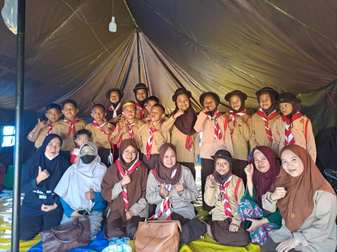 ​Kades Lasitae Kartini Kunjungi Tenda Pramuka di Hari Pramuka