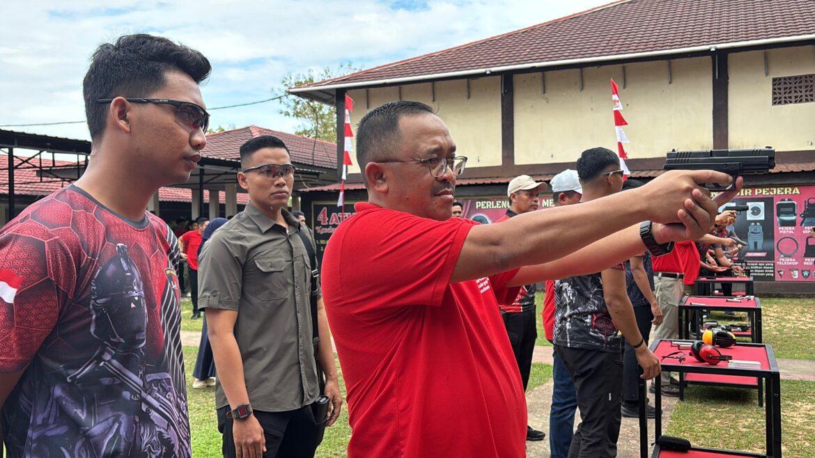 *Forkopimda Sultra Ramaikan Lomba Menembak HUT RI ke-80 di Lapangan Tembak Ade Yahya Satbrimob*