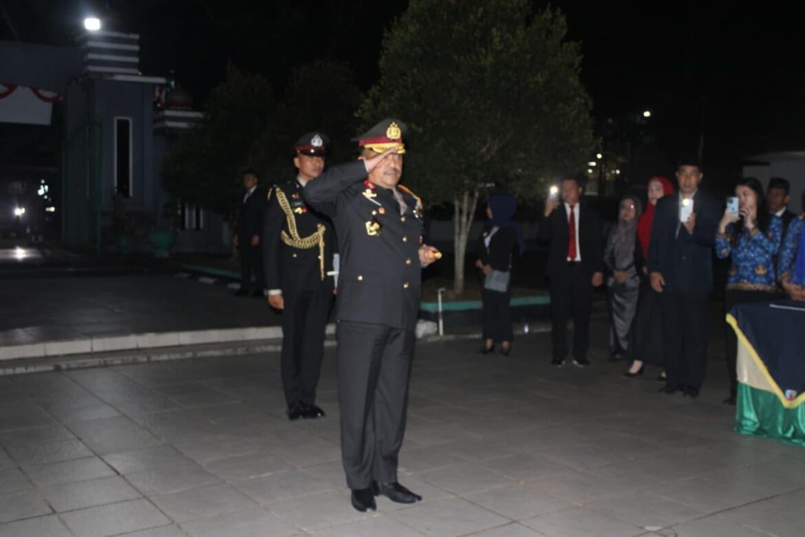 Kapolda Sultra Pimpin Apel Renungan Suci di Taman Makam Pahlawan Watubangga