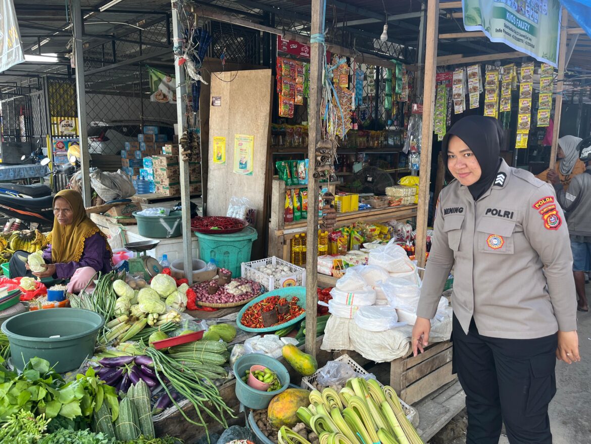 Polri Sambangi Pasar KOREM Mandonga Kendari, Sosialisasikan Kamtibmas dan Ketahanan Pangan