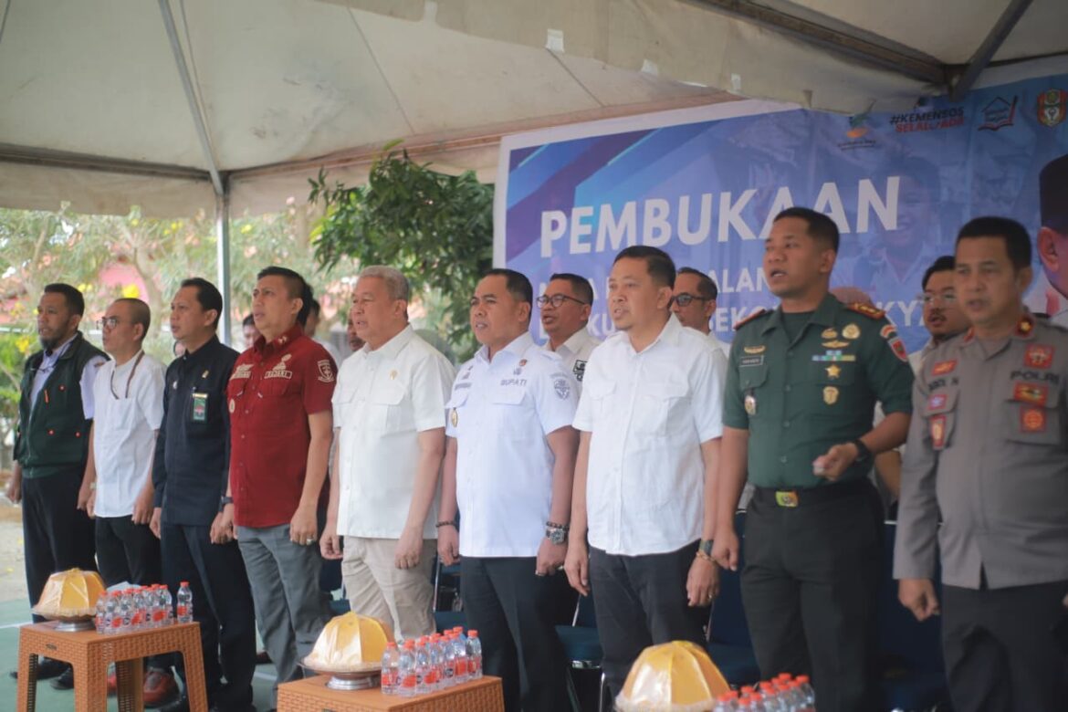 Pemerintah Kabupaten Wajo menggelar Pembukaan Masa Pengenalan Lingkungan Sekolah (MPLS) Rakyat.