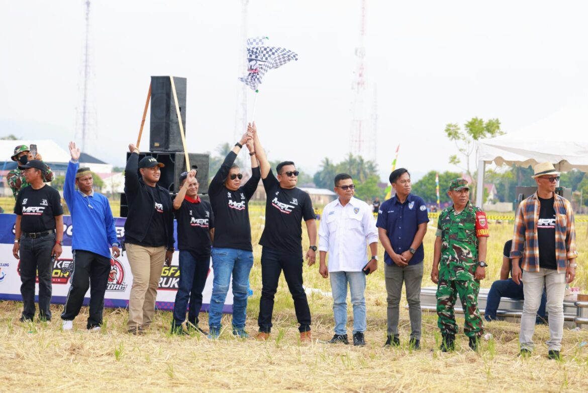 Kapolres Barru Buka Pesta Panen Taxi Gabah dan Mattoangin Cup Race 2025