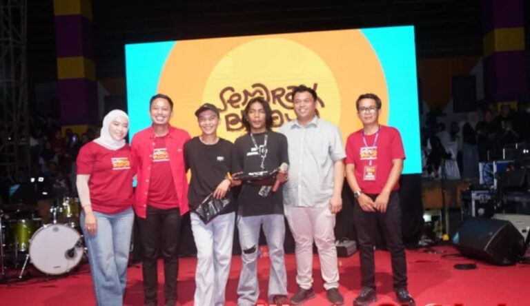 Bupati dan Wakil Bupati Enrekang Hadiri Semarak Budaya Massenrempulu 2025 di Kecamatan Baraka.