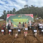 *Penanaman Jagung Kuartal III, Polda Sultra Targetkan 6 Ribu Hektar Lahan Potensi* *Penanaman Jagung Kuartal III, Polda Sultra Targetkan 6 Ribu Hektar Lahan Potensi*