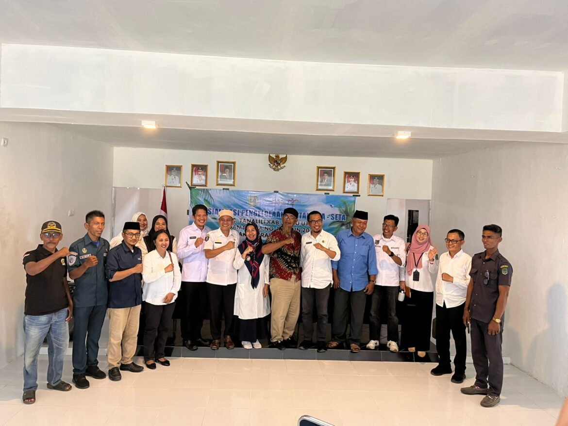 Disporapar Lutra Sosialisasi Pengelolaan Wisata Bahari Pantai Seta Seta dan Perda PDRD.