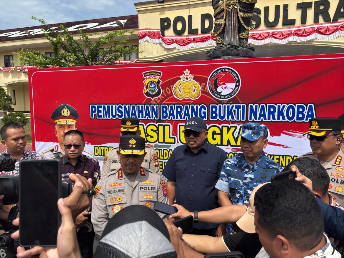 *Musnahkan Sabu 8,2 Kg, Kapolda Sultra Apresiasi Personel Ditresnarkoba dan Minta Hakim Jerat Tersangka Dengan Hukuman Mati*