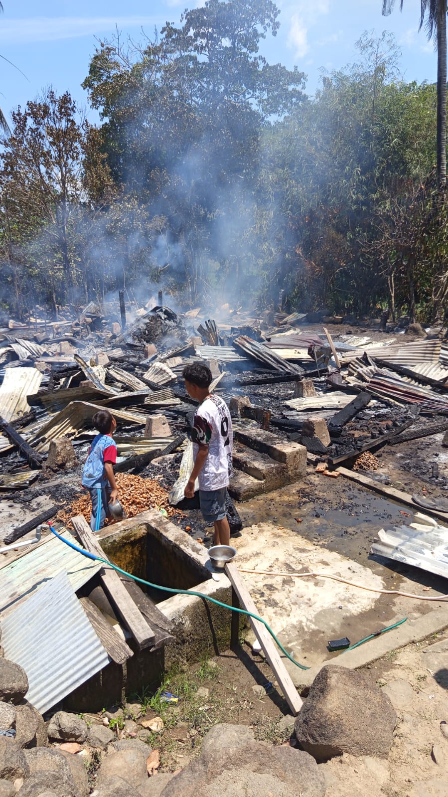 Satu Rumah Terbakar Habis di Dusun Pakka, Seorang Lansia Alami Luka Bakar