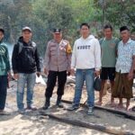 Musibah Kebakaran di Desa Nepo, Kades Nepo Turun Tangan Bantu Warga Musibah Kebakaran di Desa Nepo, Kades Nepo Turun Tangan Bantu Warga