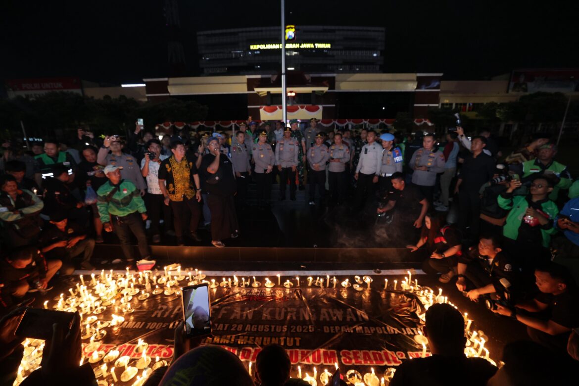 Ojol di Jatim Bersama Polri dan TNI Doa Bersama untuk Affan, Komitmen Kondusif