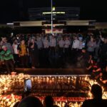 Ojol di Jatim Bersama Polri dan TNI Doa Bersama untuk Affan, Komitmen Kondusif Ojol di Jatim Bersama Polri dan TNI Doa Bersama untuk Affan, Komitmen Kondusif