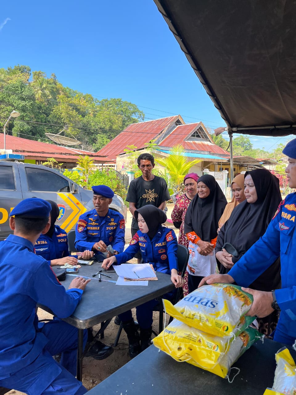 Dit Polairud Polda Sultra Gelar Gerakan Pasar Murah di Kelurahan Talia, 3 Ton Beras Tersalurkan