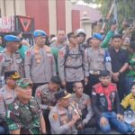 *Ratusan Driver Ojek Online Sampaikan Aspirasi, Gelar Aksi Solidaritas di Polda Sultra* *Ratusan Driver Ojek Online Sampaikan Aspirasi, Gelar Aksi Solidaritas di Polda Sultra*