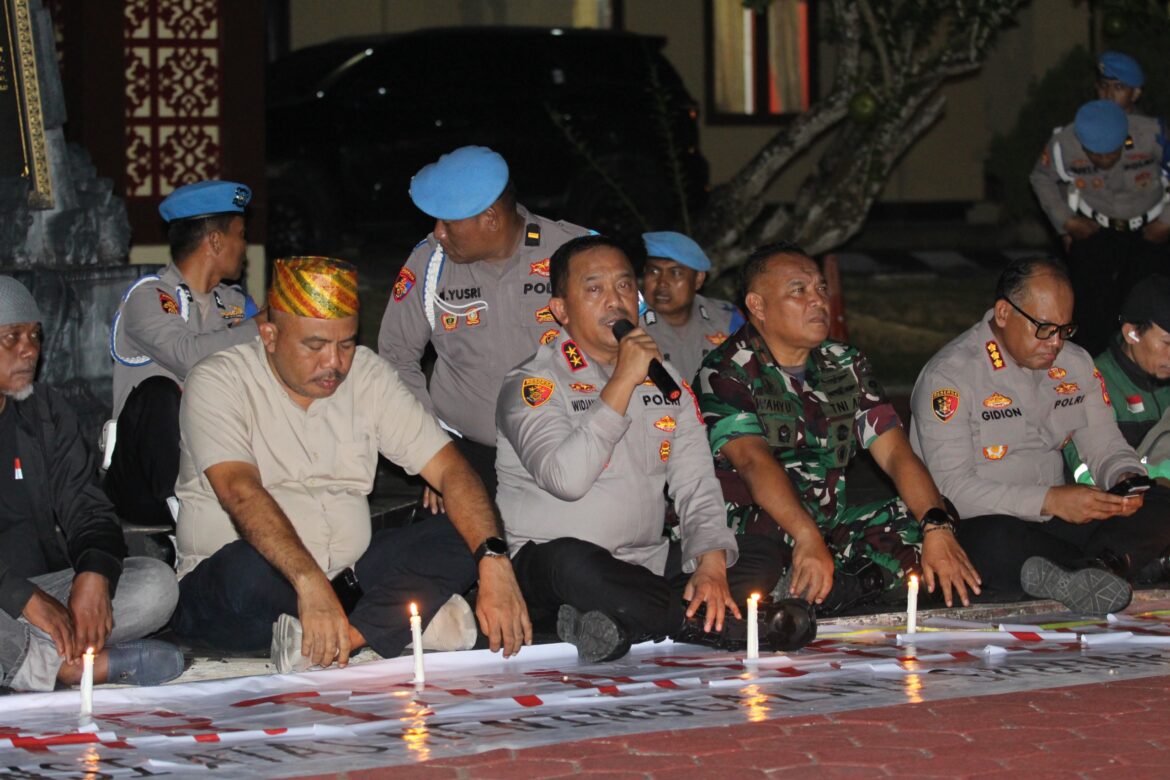 *Pengemudi Ojek Online dan Kapolda Sultra Gelar Aksi Menyalakan Lilin dan Tabur Bunga Untuk Almarhum Affan Kurniawan*