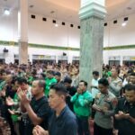 *Kapolda Sultra Bersama Pengemudi Ojek Online Sholat Maghrib dan Sholat Gaib Bersama di Masjid Al-Amin* *Kapolda Sultra Bersama Pengemudi Ojek Online Sholat Maghrib dan Sholat Gaib Bersama di Masjid Al-Amin*