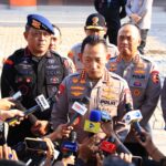 Presiden Kunjungi Polisi Korban Kerusuhan, Polri Janji Pulihkan Keamanan dan Tangkap Pelaku Presiden Kunjungi Polisi Korban Kerusuhan, Polri Janji Pulihkan Keamanan dan Tangkap Pelaku