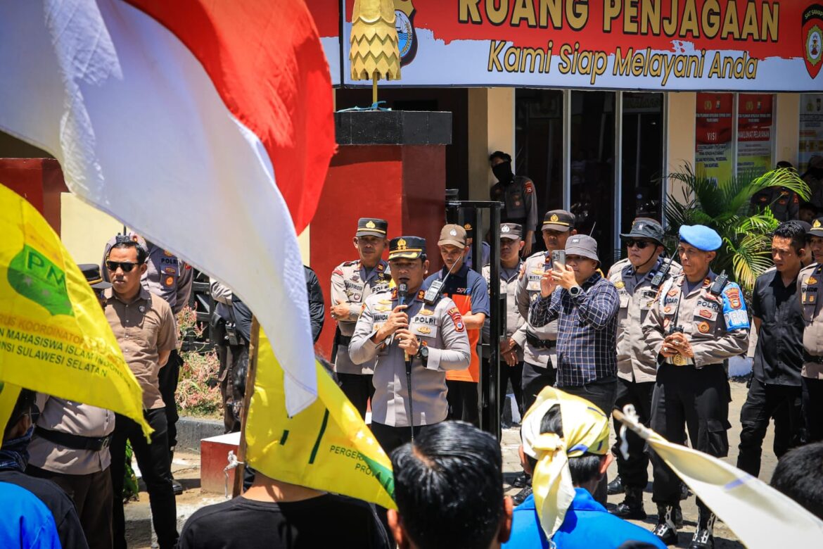 ​Tolak Represif Aparat, Mahasiswa Barru Sampaikan Aspirasi dan Dikawal Penuh Kapolres