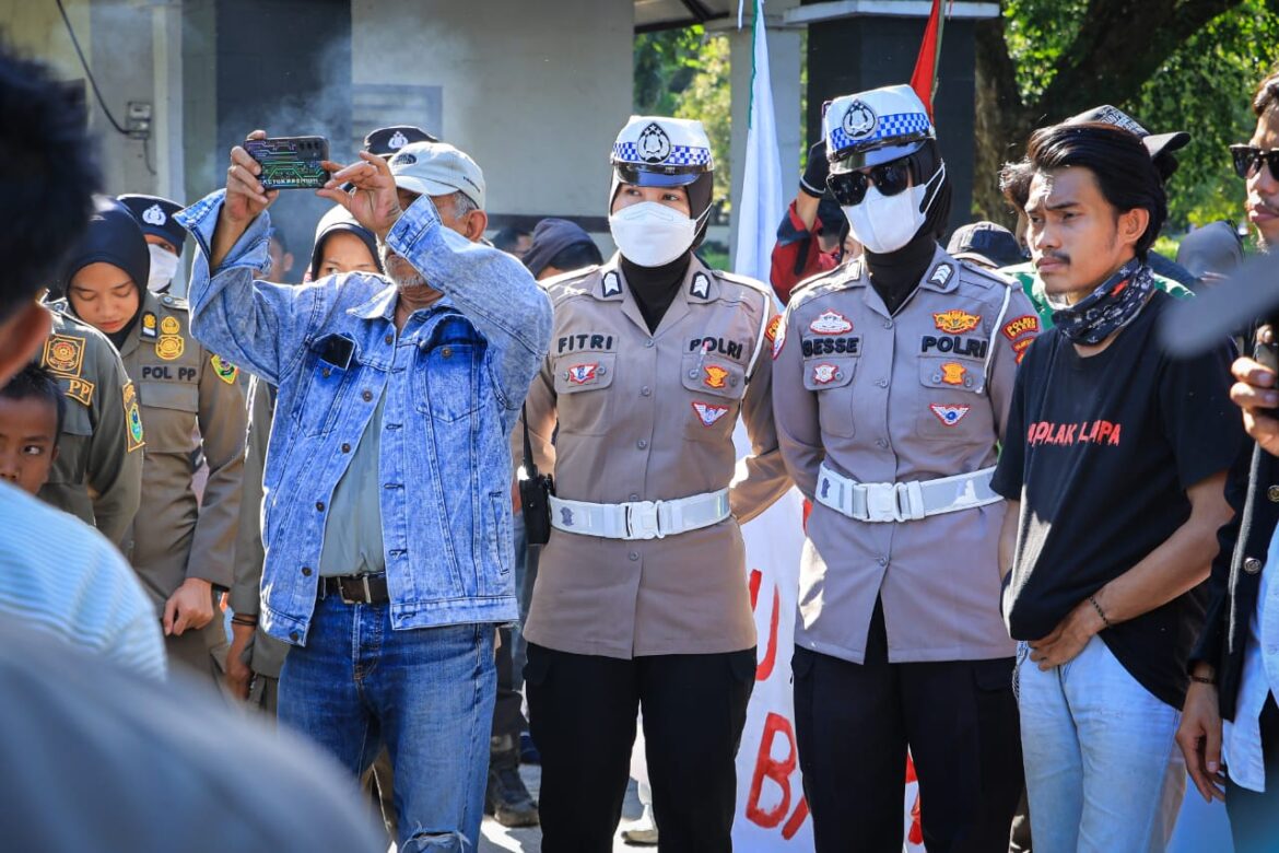 ​Dari Tugu Payung Hingga DPRD, Aksi Mahasiswa di Barru Sampaikan 5 Tuntutan Utama