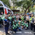 Bagikan Ribuan Mawar Untuk Anggota Polri dan TNI di Monas, Komunitas Ojol Tidak Mau Terprovokasi Bagikan Ribuan Mawar Untuk Anggota Polri dan TNI di Monas, Komunitas Ojol Tidak Mau Terprovokasi