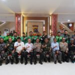 *Kapolda Sultra dan Forkopimda Terima Kunjungan Silaturahmi Komunitas Ojol Kota Kendari* *Kapolda Sultra dan Forkopimda Terima Kunjungan Silaturahmi Komunitas Ojol Kota Kendari*