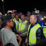 *Patroli Skala Besar Polda Sultra Bersama Forkopimda Sapa Pedagang dan Warga Kendari dengan Humanis*