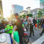 *Buruh KSPSI dan Polri Adakan Bakti Sosial, Ratusan Paket Sembako Dibagikan kepada Warga*